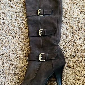 Fendi Women’s knee high boots. Brown suede. 4 buckets with a side zipper.